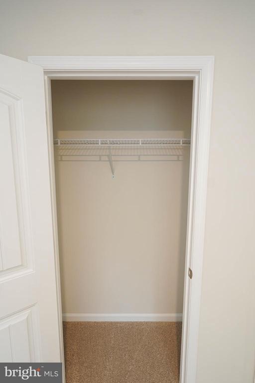 Building Photo - 852 Mersey Ln