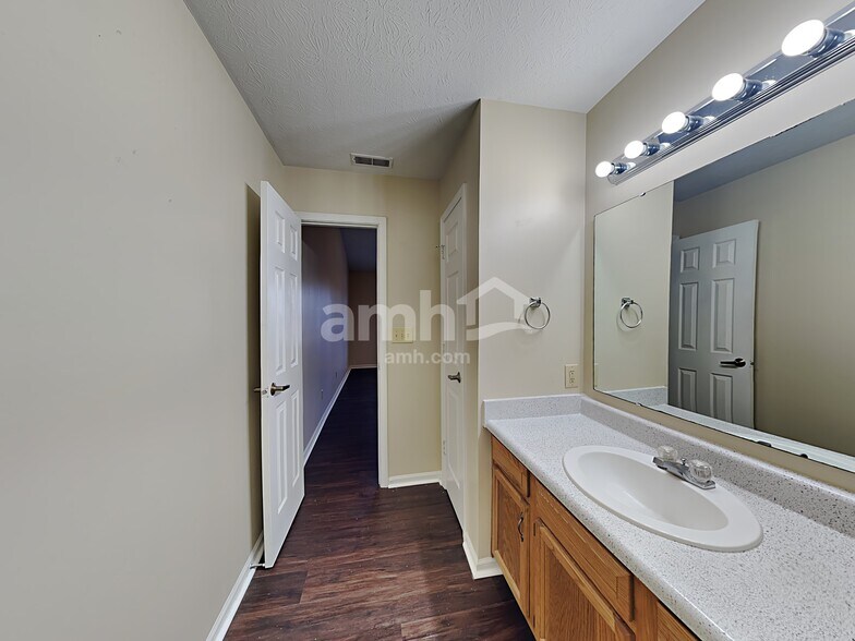 Building Photo - 8343 Southern Springs Way