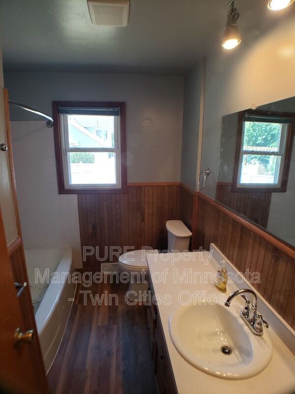 Building Photo - 1315 5th Ave S