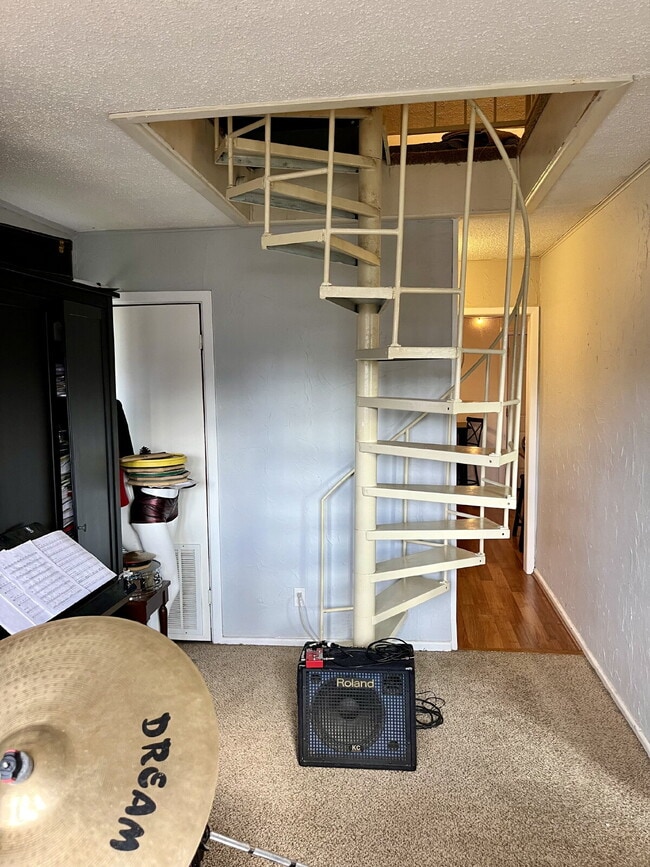 Building Photo - Spacious 4-Bedroom Home Available for Fall 2026 Pre-Lease