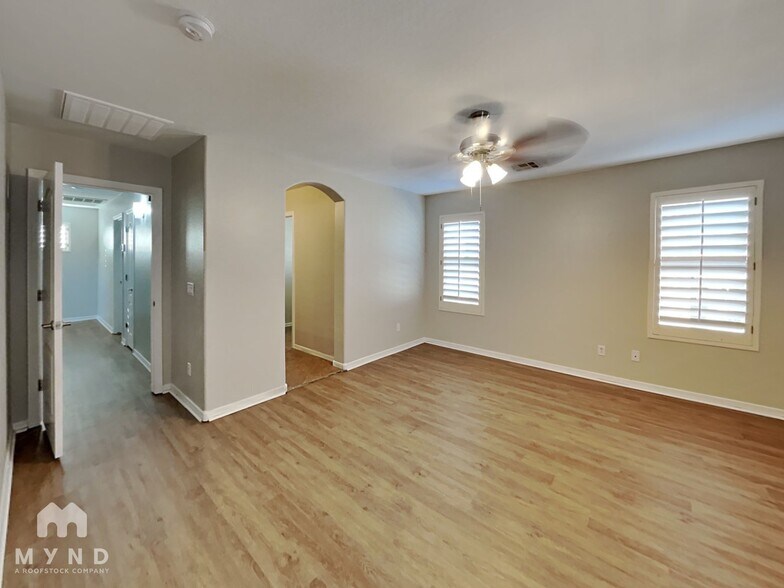 Building Photo - 17524 W Mandalay Ln