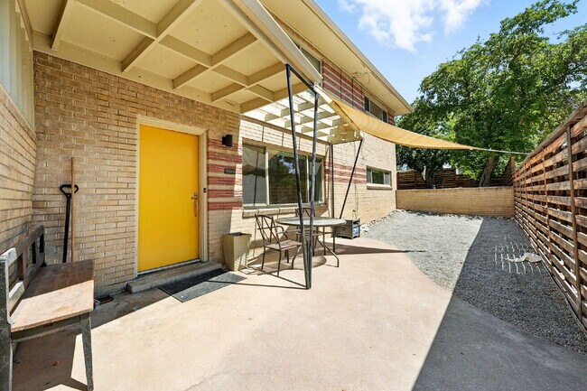 Building Photo - Great Property in the DU area!