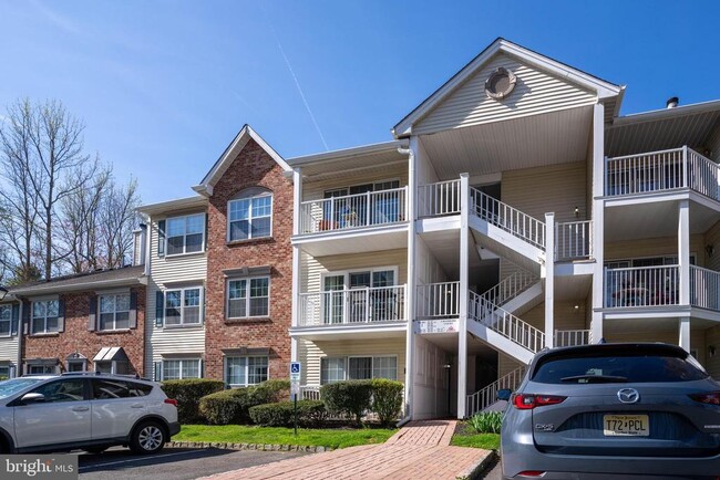 Building Photo - 27 Chambord Ct