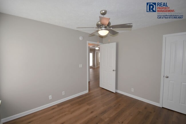 Building Photo - Adorable 3-bedroom home in Murfreesboro on a corner lot! Attached garage and washer and dryer hoo...