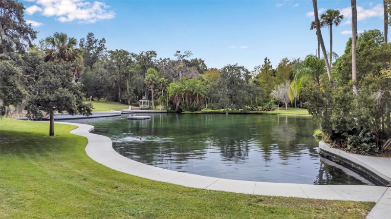 Building Photo - 211 Fairway Dr.