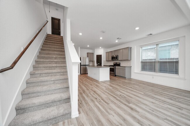 Building Photo - 20230 Creekdale Bend Dr