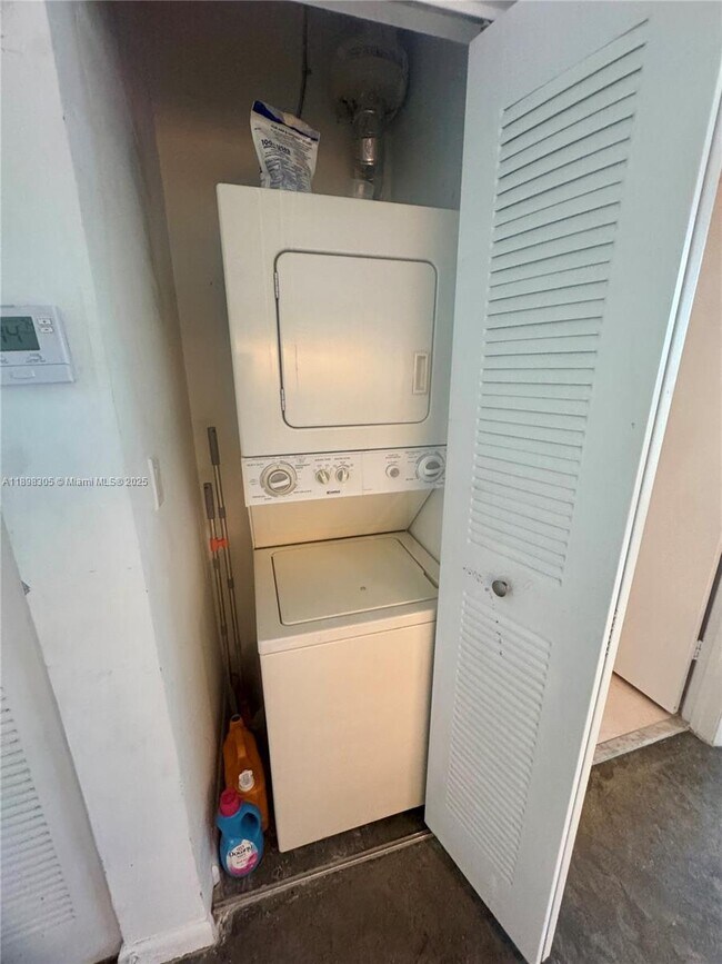 Building Photo - 133 NE 2nd Ave