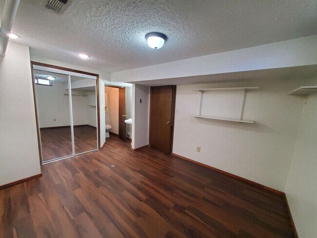 Building Photo - Spacious Derby home in Beautiful Mature Tr...