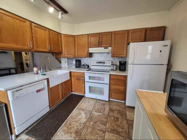 Building Photo - 2451 S Xanadu Way