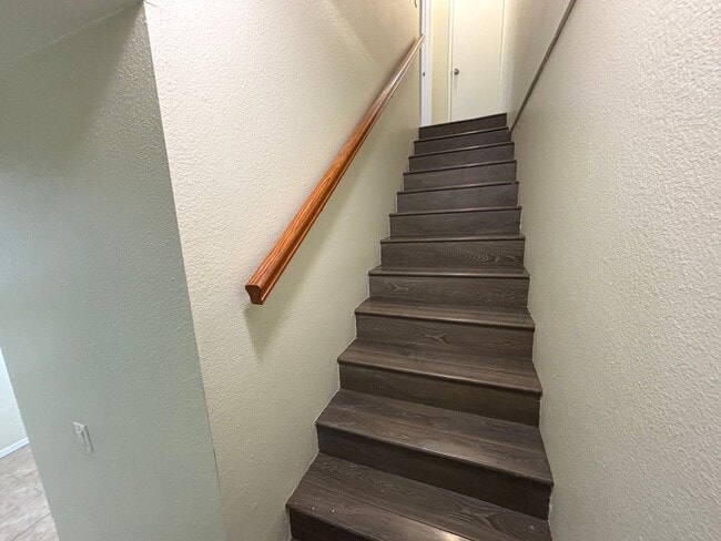 Building Photo - Turnkey 3 bedroom, 2.5 bathroom condo avai...