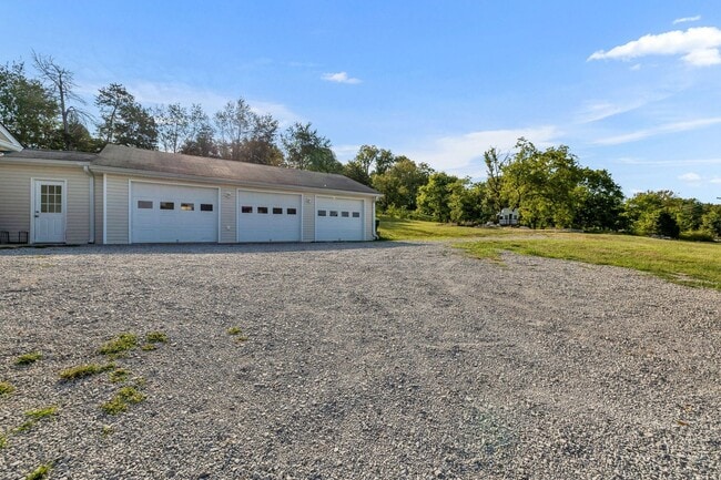 Building Photo - 4861 Bethesda Rd