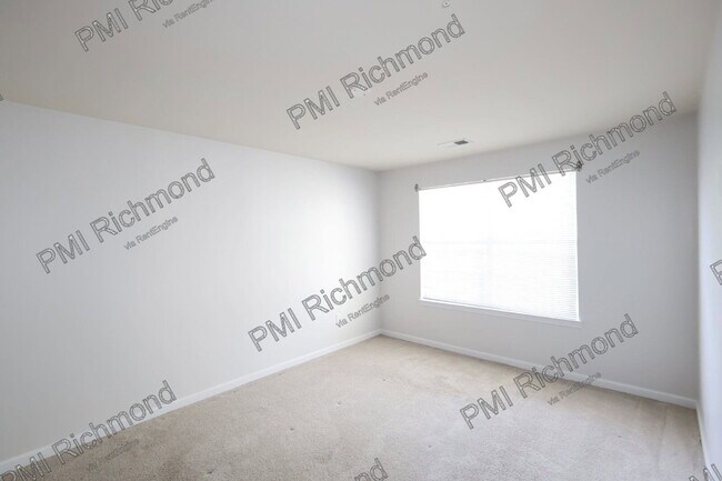 Building Photo - 604 Bristol Village Dr