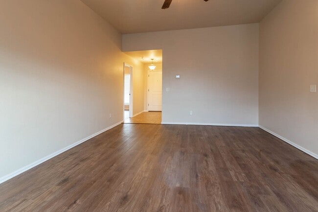 Building Photo - Spacious 2BD/2BTH Home Minutes away from Top Golf Chisholm Creek Shopping Center and Quail Spring...