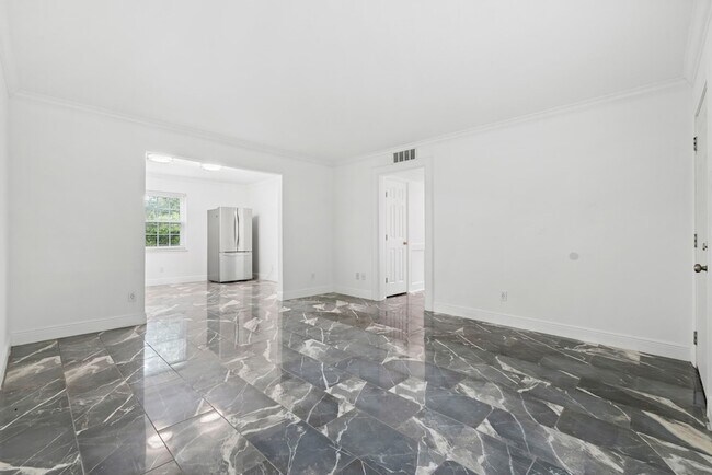 Building Photo - 7900 Westheimer Rd