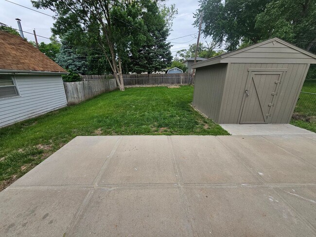 Building Photo - Spacious and Renovated 3 Bedroom Home