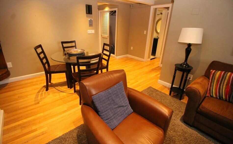 Building Photo - 119 Beacon St