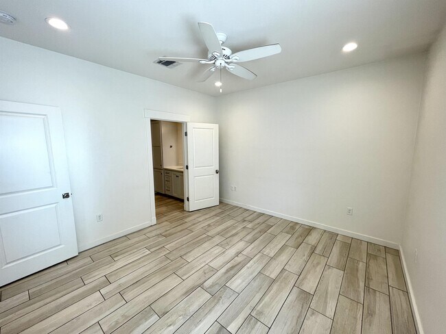 Building Photo - 613 E Center St