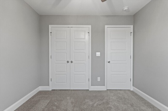 Building Photo - MOVE IN Special....1st Month's Rent Free!!!