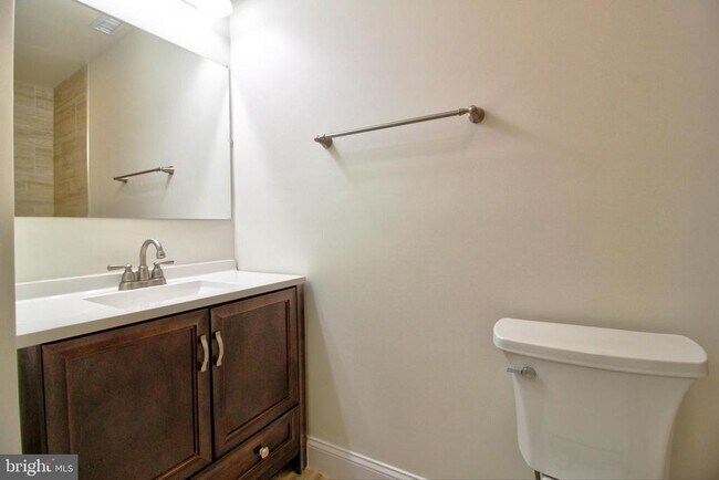 Building Photo - 87 Meadowlark Ave