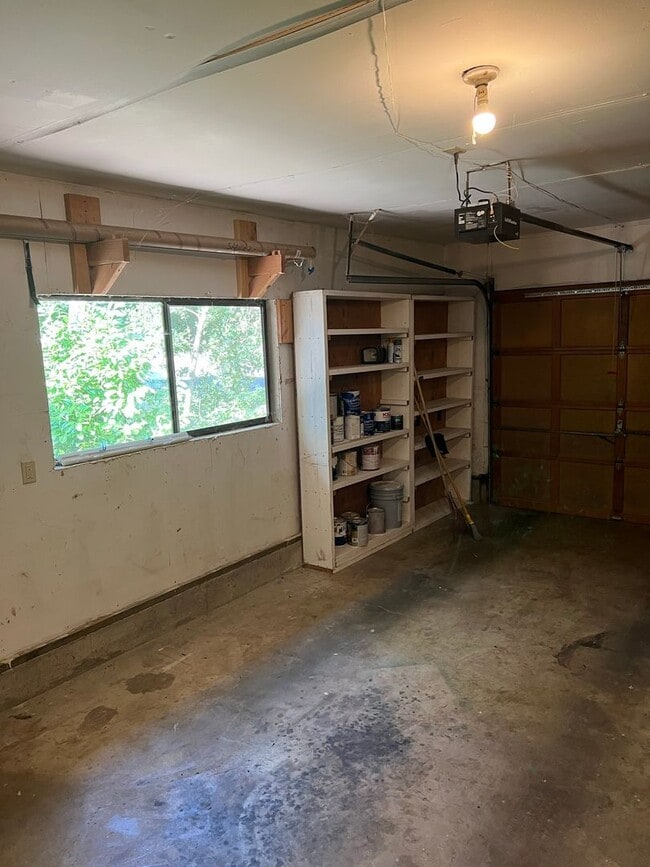 Building Photo - Newly Remodeled - Light & Bright  Home in ...