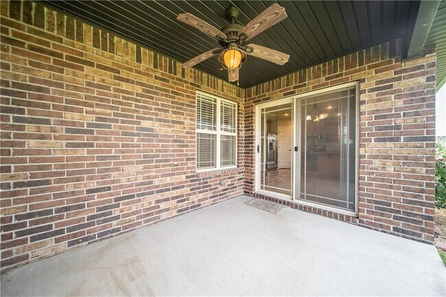 Building Photo - 704 SW Cabriolet St