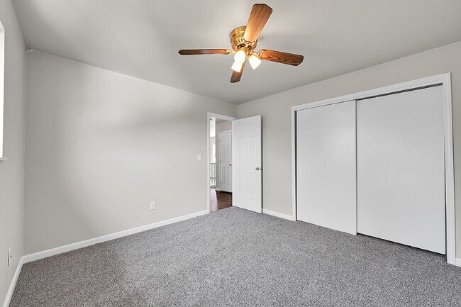 Building Photo - $1,850, 4 bed, 2 bath, located on Colorado...