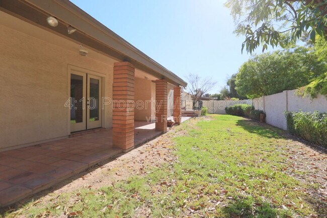 Building Photo - 951 E Leeward Ln