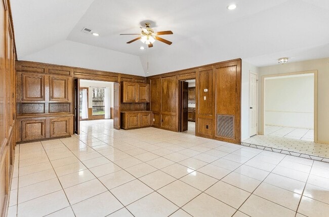 Building Photo - 3339 Three Pines Dr