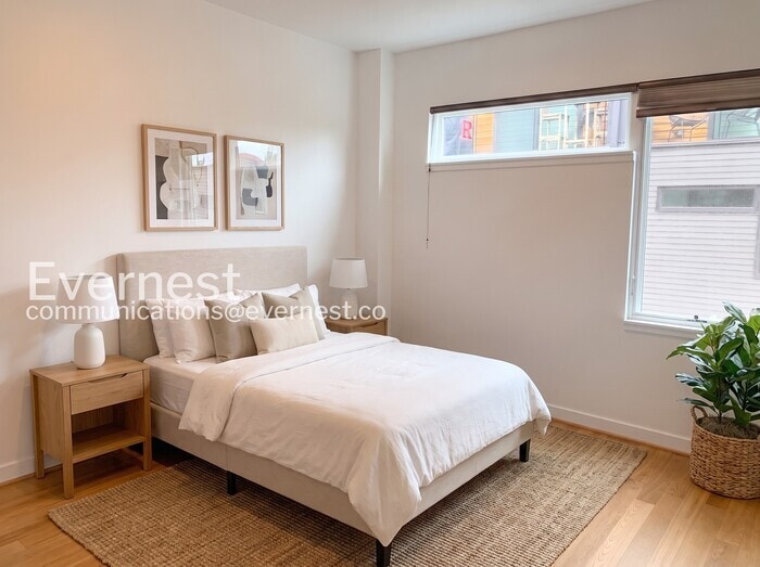 Building Photo - 209 Robinson Sq Aly