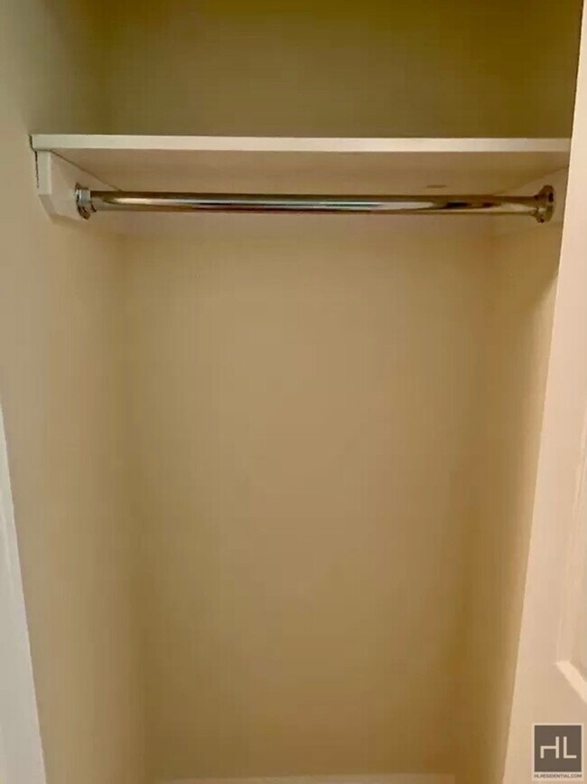 Building Photo - NO FEE One Bed on Upper East Side! Won't S...