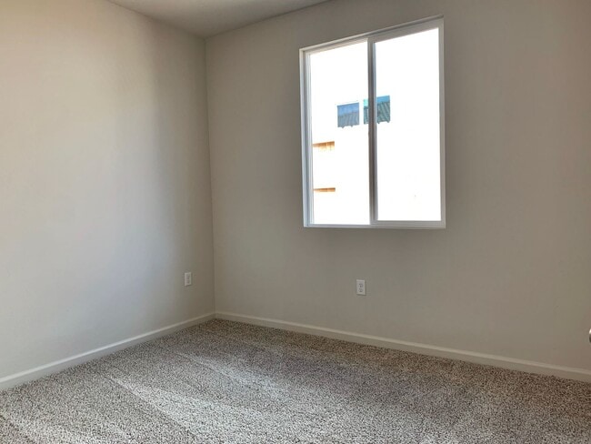 Building Photo - Beautiful New Single Family Home: single story 4 bed, 2.5 bath