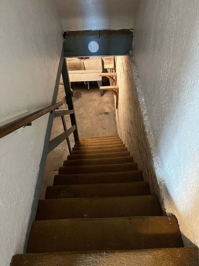 Building Photo - 3265 Sunset Blvd