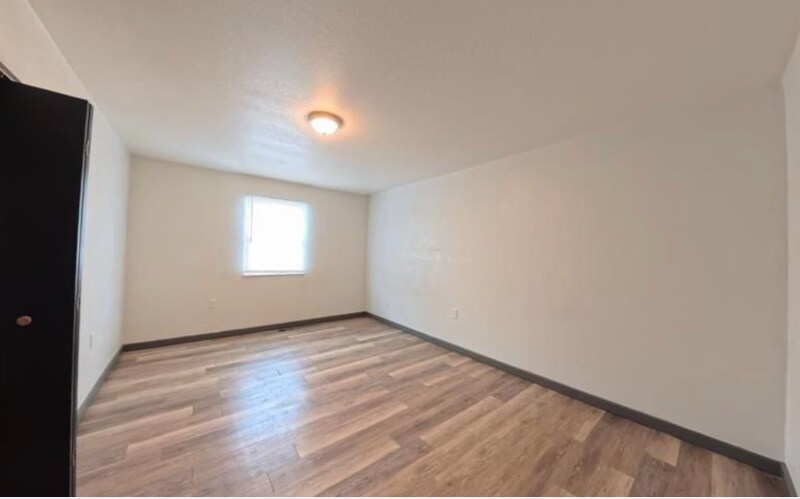 Building Photo - 2603-2605 Eastview Dr