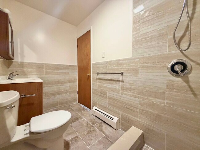 Building Photo - 406 5th St