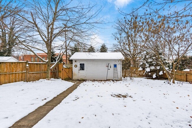 Building Photo - 51 E Schreyer Pl