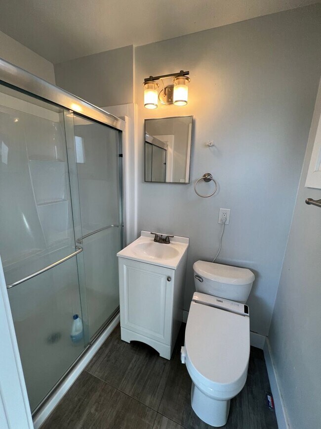 Building Photo - 3 bed 2 bath Harvey Park, Corner Lot