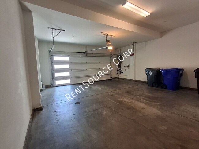 Building Photo - 26943 Pathfinder Ln