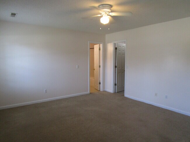 Building Photo - 2555 Nicholson Dr