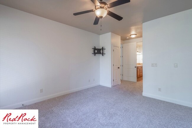 Building Photo - Remarkable 3 Bedroom Condo Next to Sunbroo...