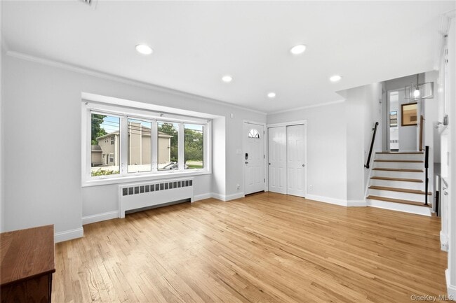 Building Photo - 14 Oak Dr