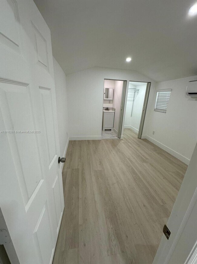 Building Photo - 141 NE 14th St