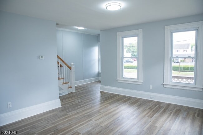 Building Photo - 8 Woodside Ave