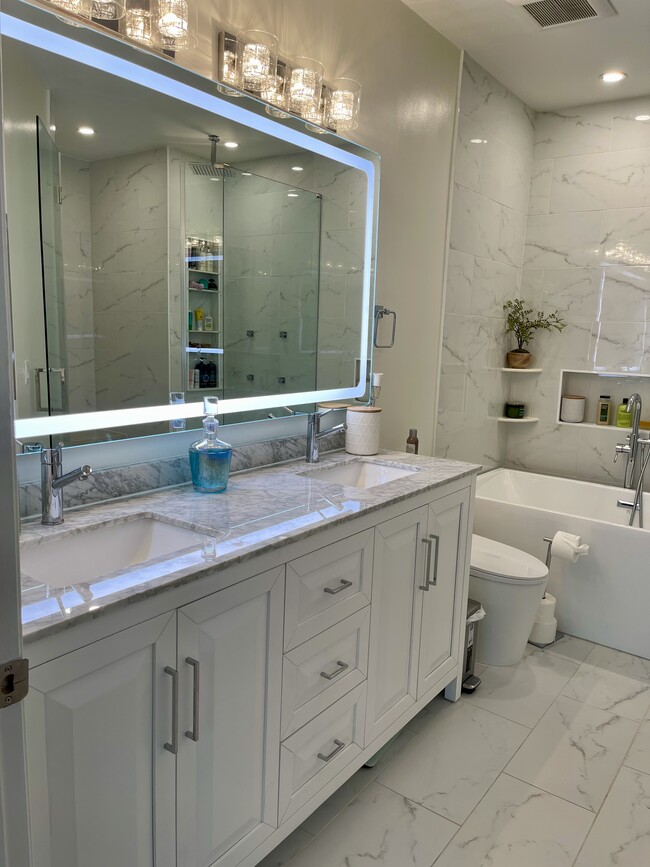 Building Photo - 4950 Brenman Park Dr