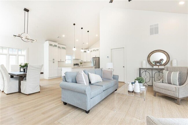 Building Photo - 433 Trabert Ave NW