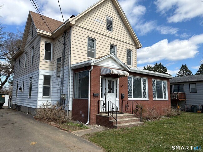 Building Photo - 316 W Main St