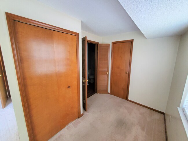 Master bedroom sitting area - 6423 Plankton Dr