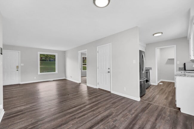 Building Photo - Move-in Special!! 3 Bedroom and 2 Bathroom with Finished Basement near Fort Campbell