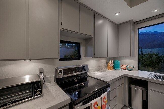 Building Photo - Mountain View Retreat in Palm Springs