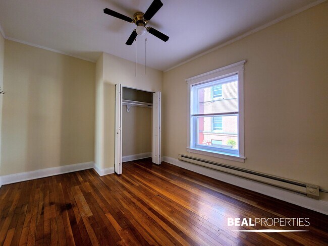 Building Photo - 4423 N Wolcott Ave