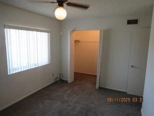 Building Photo - 3 bedroom 2 bathroom 2 car garage